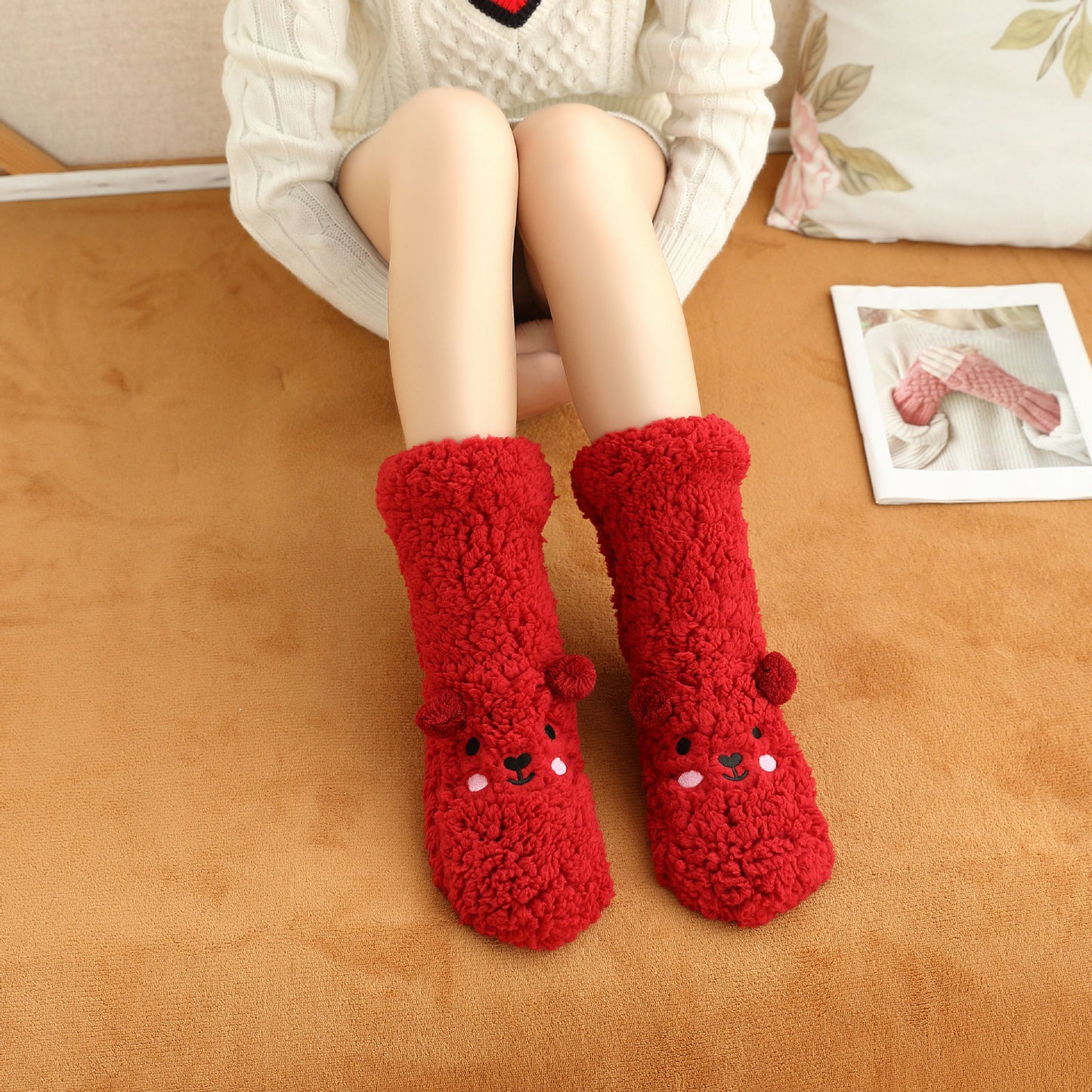 New Winter Female Floor Coral Thickening Plus Velvet Warm Home Sleep Confinement Christmas Socks Cute Kawaii Popsocket