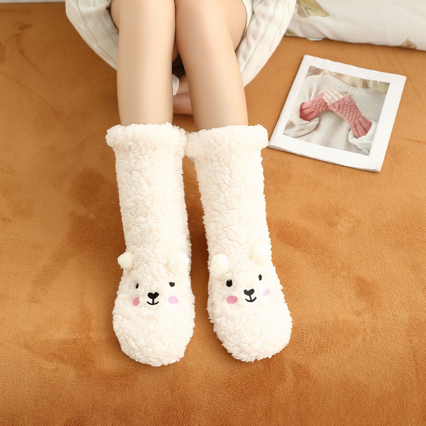 New Winter Female Floor Coral Thickening Plus Velvet Warm Home Sleep Confinement Christmas Socks Cute Kawaii Popsocket